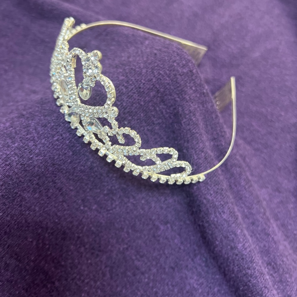 Beautiful Tiara - Picture 5 of 10